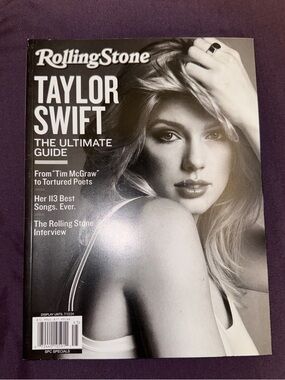Rolling Stone Taylor Swift Magazine - Black & White Cover